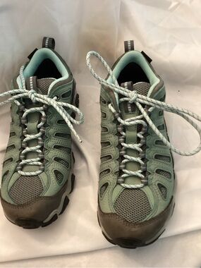 Women’s Oboz Teal/Grey Low Trail Hiking Shoes Size 8.5